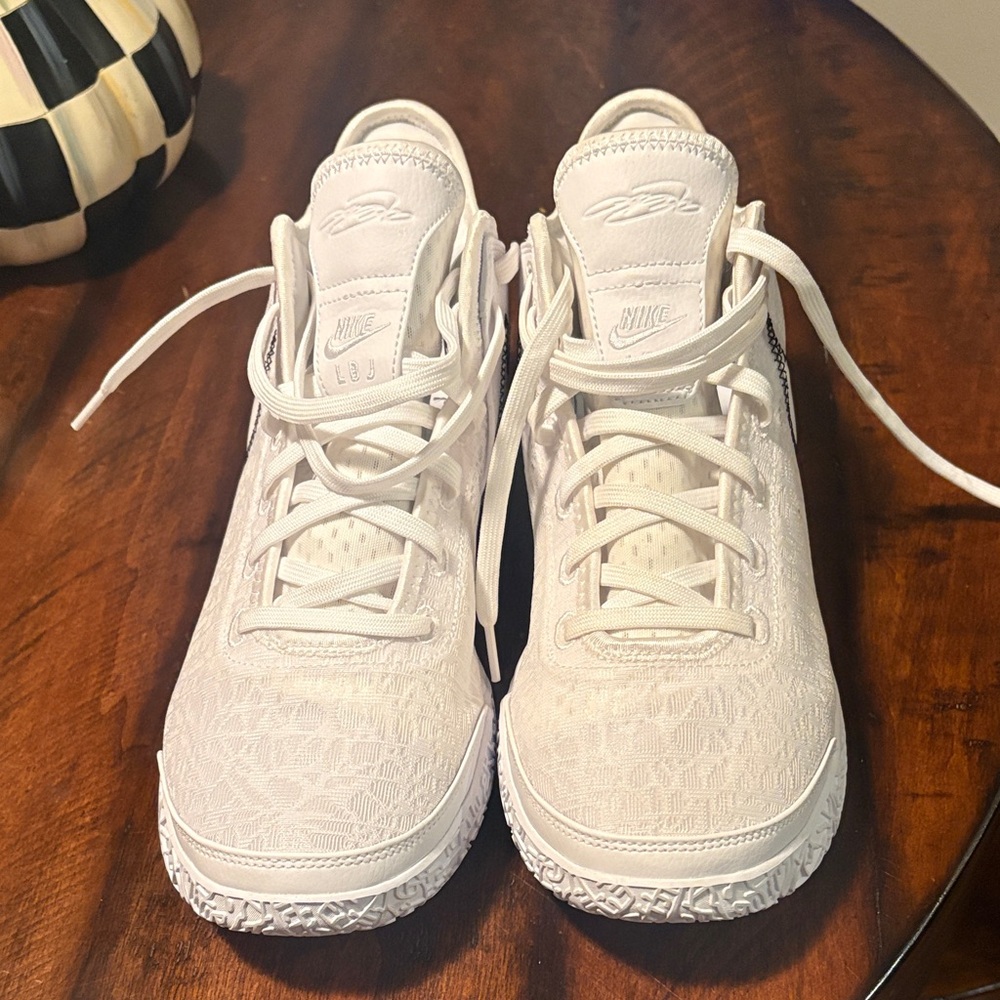 Nike Men’s Zoom LeBron NXXT Zoom Gen White Size 11